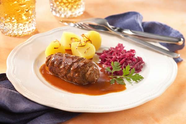 Rinderroulade mit Kartoffeln und Gemüse
